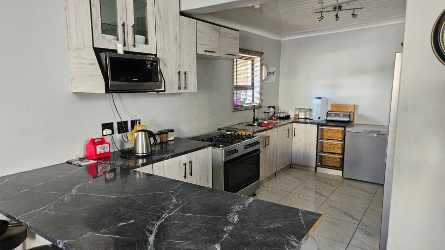 6 Bedroom Property for Sale in Parkers Dam Western Cape